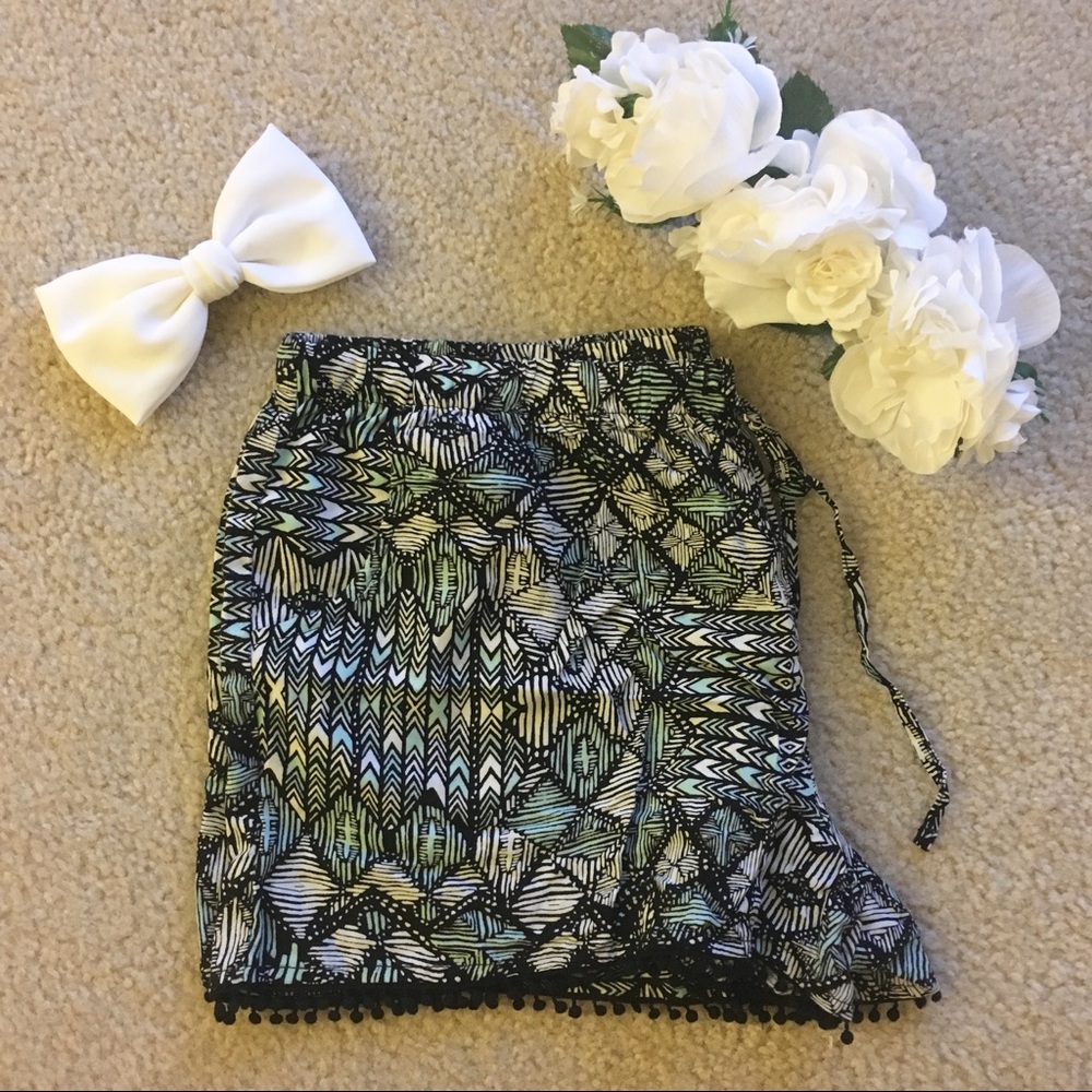 Patterned Blue & Black PomPom Shorts Size Large
